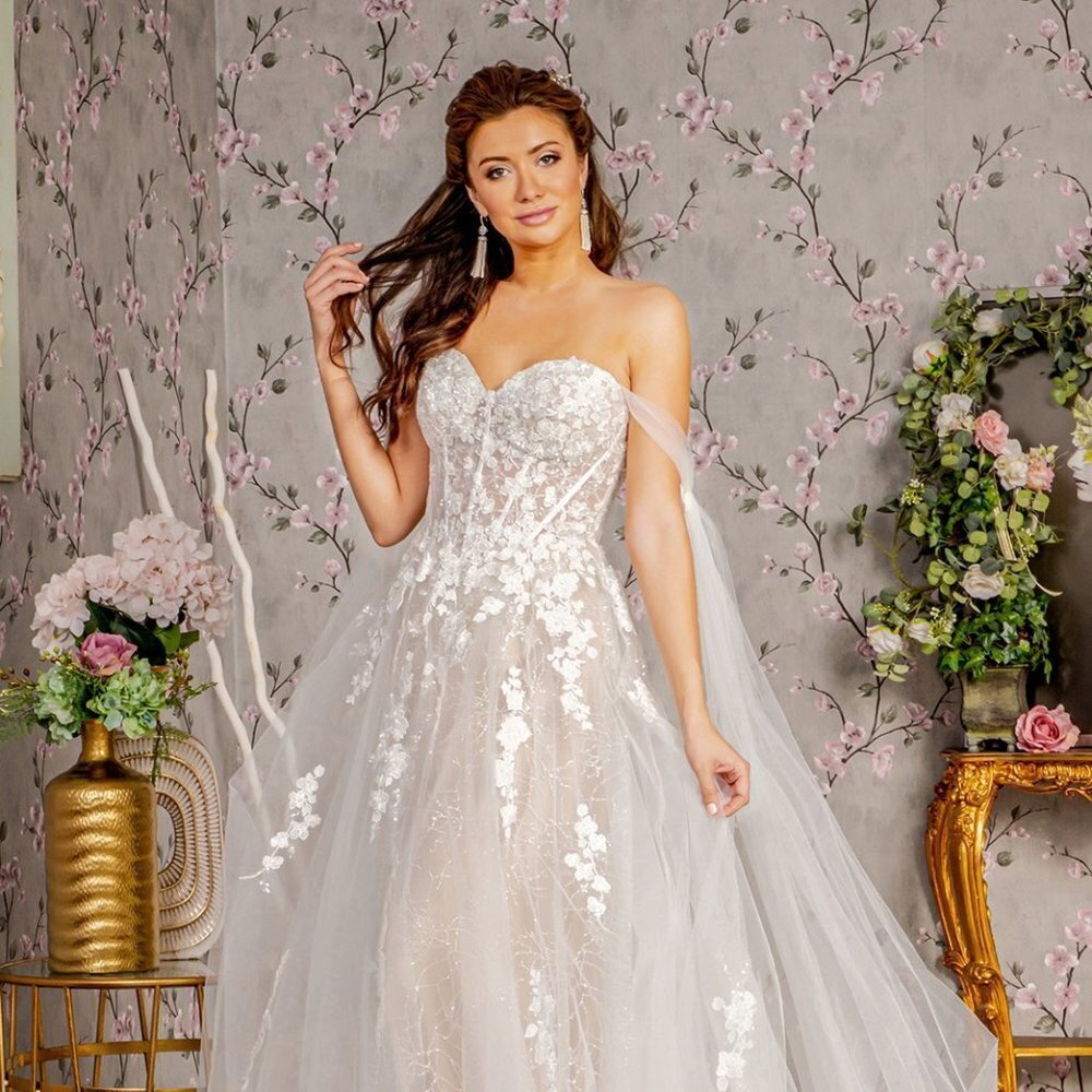 NEW A-LINE SLEEVELESS MESH WEDDING DRESS EMBROIDERED WITH FLORAL APPLQIUE GL3428